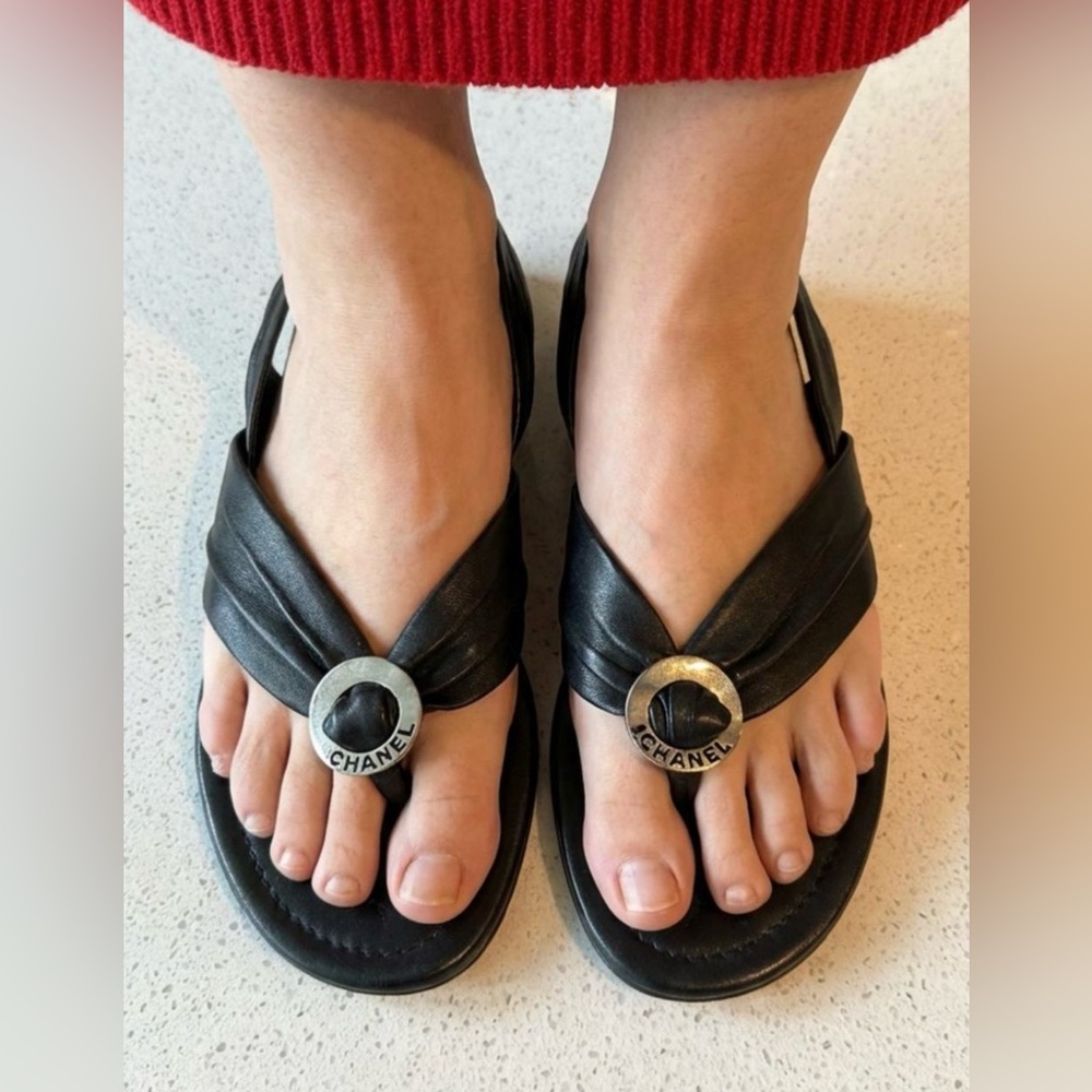 CHANEL Black Leather Thong Slingback Sandals with Silver Logo Ring 38 - Picture 2 of 11